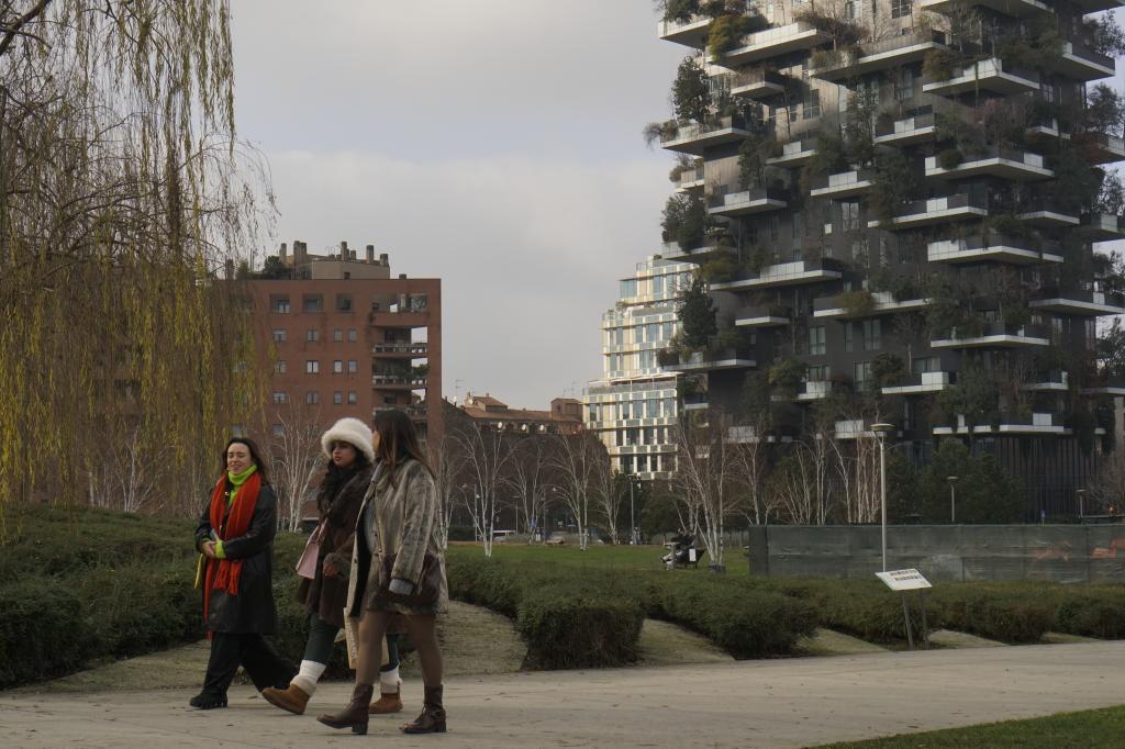 Milano è la città più “camminabile” al mondo. I servizi essenziali raggiungibili in 6,4 minuti