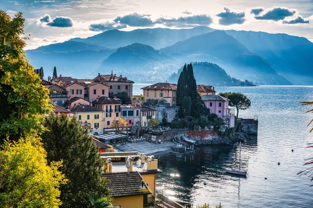 Ponte del 2 giugno all’insegna del turismo. Laghi e montagna trainano la Lombardia