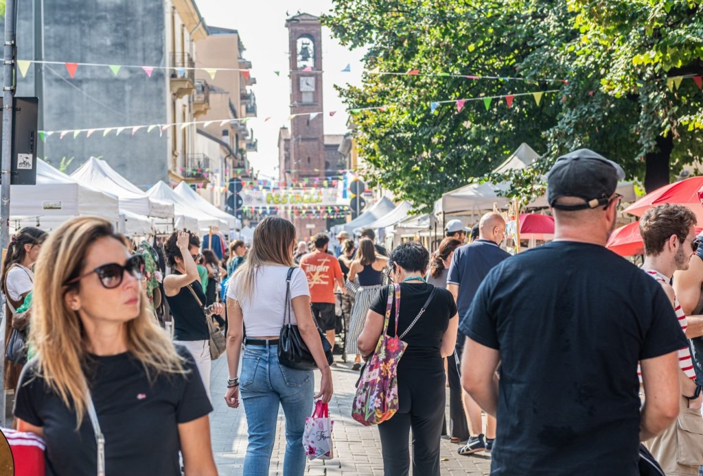 Lambrate si prepara alla festa: mercatino, musica e laboratori per l’ultimo sabato prima dell’estate