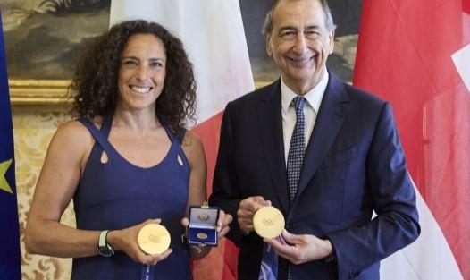 Federica Brignone premiata con l’Ambrogino d’Oro: Milano celebra la sua campionessa