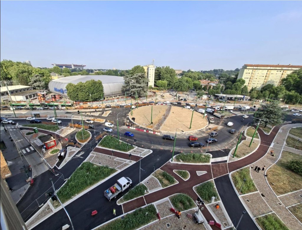 Stuparich, realizzata la nuova piazza. Viabilità di nuovo ok, accessibili i marciapiedi e le aiuole