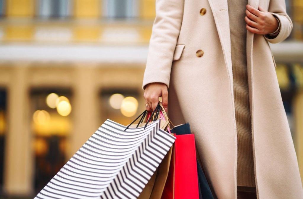 Saldi, 127 milioni di euro per lo shopping estivo. L’importo medio a famiglia è di 270 euro