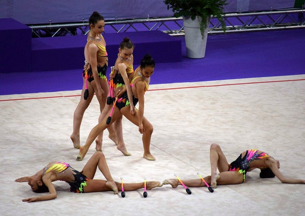 La grande ginnastica ritmica accende l’Unipol Forum: tre giorni di spettacolo mondiale